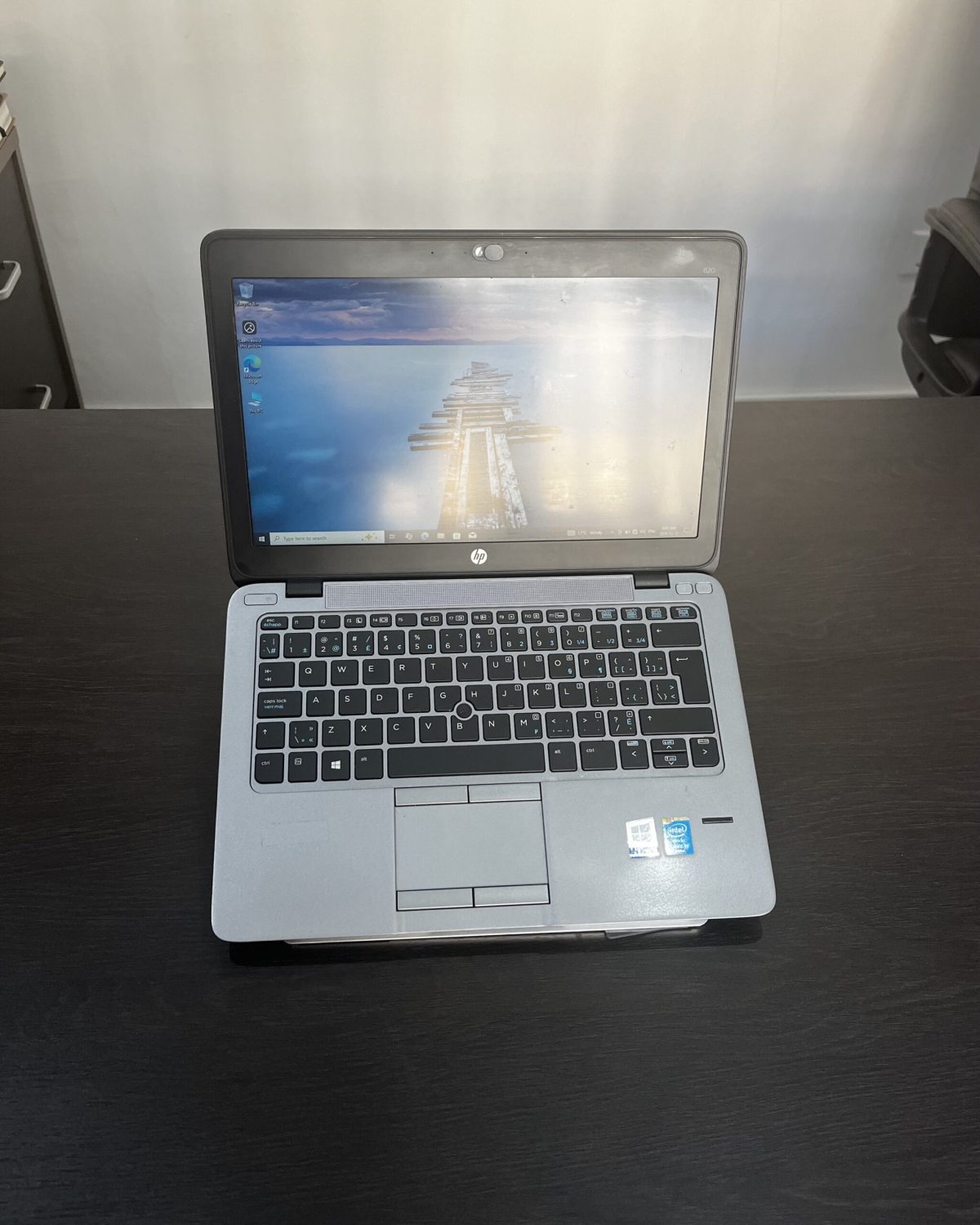 HP EliteBook 820 - Image 3