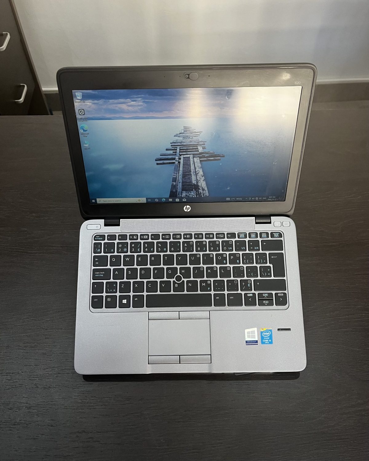 HP EliteBook 820 - Image 4